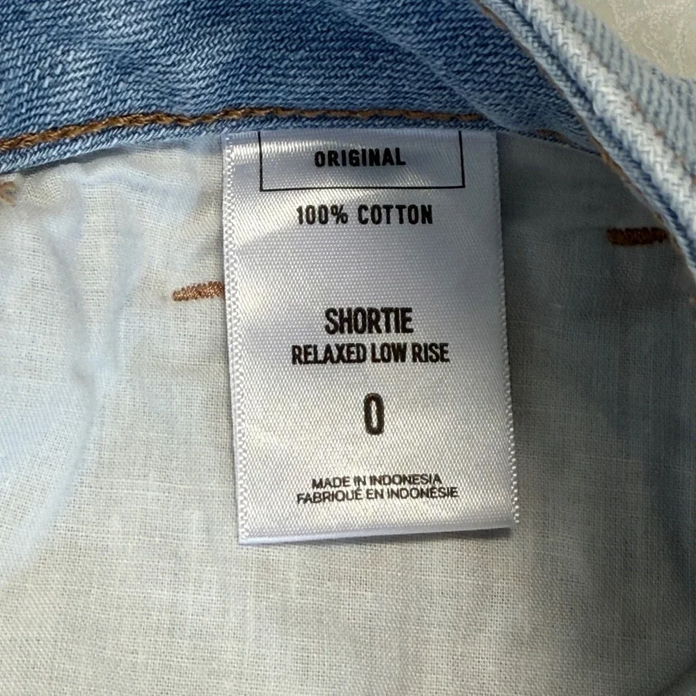 Express Shortie Relaxed Low Rise Denim Shorts Women Sz 0 Distressed Shabby Chic